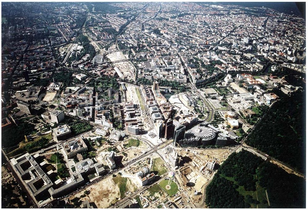 Aerial photograph Berlin - Tiergarten - Verkehrsführung der DB / S-Bahn am Potsdamer Platz.