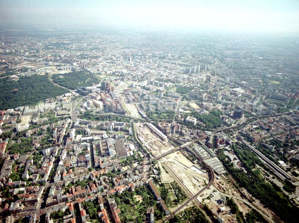 Aerial image Berlin - Tiergarten - Verkehrsführung und Baustellenfläche der DB / S-Bahn am Gleisdreieck zum Potsdamer Platz.