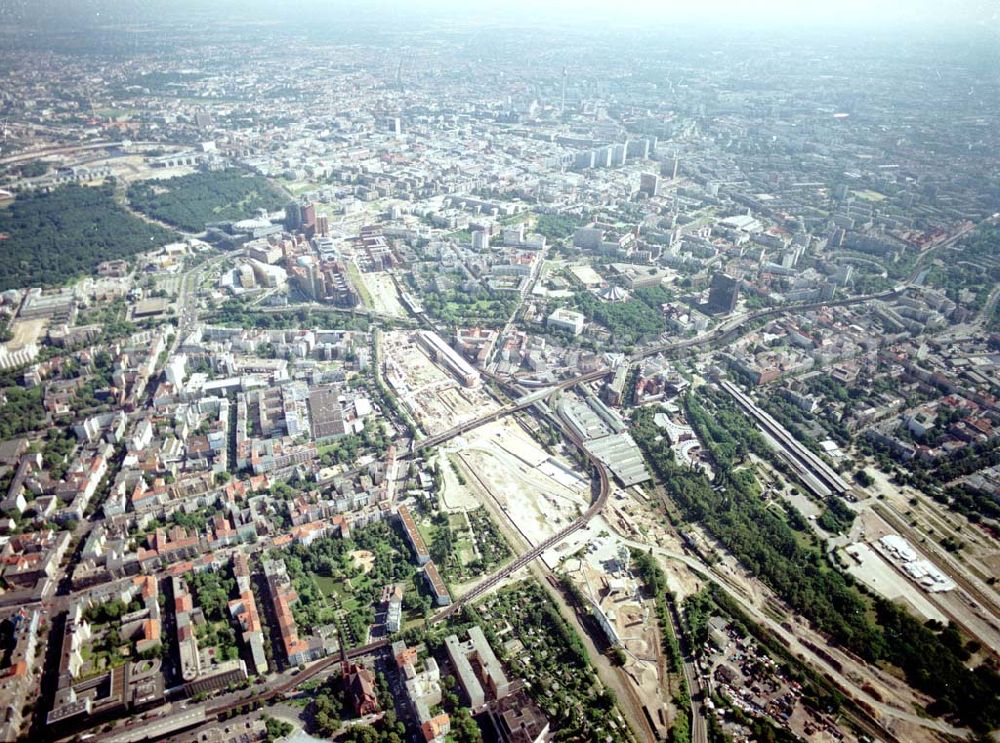 Aerial photograph Berlin - Tiergarten - Verkehrsführung und Baustellenfläche der DB / S-Bahn am Gleisdreieck zum Potsdamer Platz.