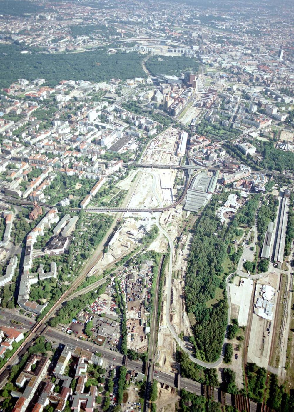 Berlin - Tiergarten from above - Verkehrsführung und Baustellenfläche der DB / S-Bahn am Gleisdreieck zum Potsdamer Platz.