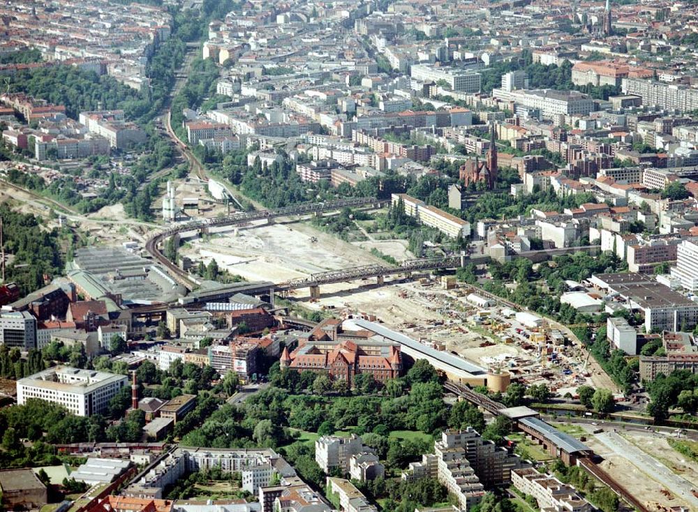 Aerial image Berlin - Tiergarten - Verkehrsführung und Baustellenfläche der DB / S-Bahn am Gleisdreieck zum Potsdamer Platz.