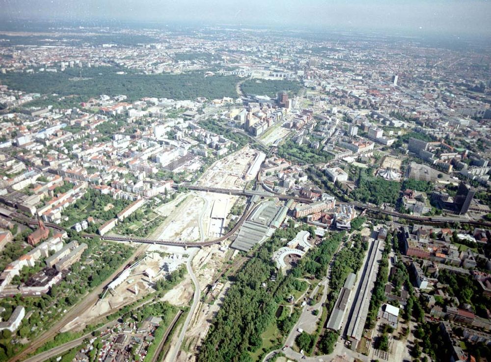 Berlin - Tiergarten from above - Verkehrsführung und Baustellenfläche der DB / S-Bahn am Gleisdreieck zum Potsdamer Platz.