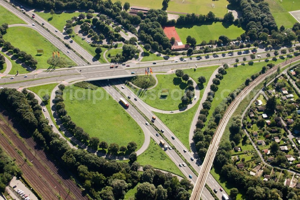 Aerial photograph Karlsruhe - Traffic flow at the intersection- motorway Suedtangente to A5 Karlsruhe Ettlingen vor dem Edeltrudtunnel in Karlsruhe in the state Baden-Wuerttemberg