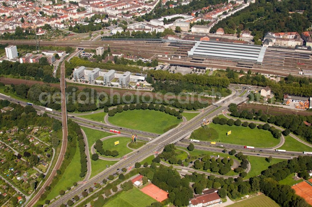 Karlsruhe from the bird's eye view: Traffic flow at the intersection- motorway Suedtangente to A5 Karlsruhe Ettlingen vor dem Edeltrudtunnel in Karlsruhe in the state Baden-Wuerttemberg