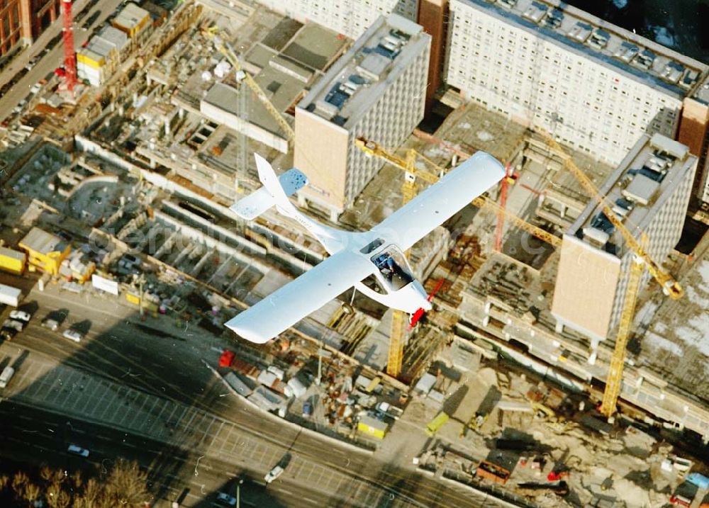 Aerial image Berlin - Ultraleichtflugzeug CT vom Flugplatz Eggersdorf über Berlin - Mitte als Verkehrsfunküberwachungsmaschine