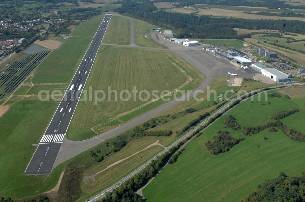 Aerial photograph Saarbrücken - Blick auf das Abfertigungsgebäude und die Infrastruktur des Verkehrsflughafen Saarbrücken (ICAO Code EDDR ). Der Flughafen verfügt über ein neues Terminal mit Parkhaus. Die Fluggesellschaft Cirrus Airlines ist hier beheimatet. Terminal buildings and the infrastructure of the transport Saarbrücken Airport.