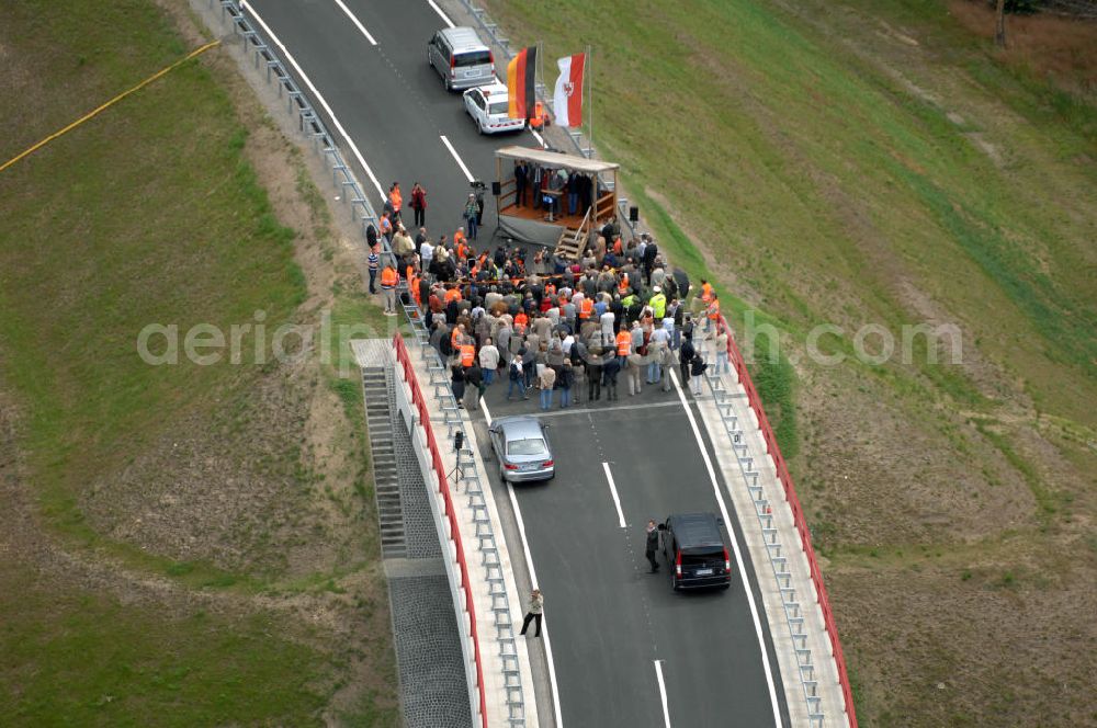 Aerial image Nuthetal - Blick auf das Autobahndreieck Nuthetal (A 10 und A 115) am Tag der Verkehrsfreigabe der Tangente zuim Autobahnkreuz Schönefeld. Das am stärksten befahrene Autobahnteilstück Brandenburgs wurde für 34 Millionen Euro umgebaut. Teilnehmer der Zeremonie sind der Bundesminister für Verkehr, Bau und Stadtentwicklung, Wolfgang Tiefensee, Brandenburgs Ministerpräsident Matthias Platzeck und Infrastrukturminister Reinhold Dellmann sowie der Vorstandsvorsitzende des Landesbetriebes Straßenwesen Brandenburg, Hans-Reinhard Reuter. Beteiligte Firmen sind u.a. die SchüßlerPlan Ingenieurgesellschaft, EUROVIA und BERGER.