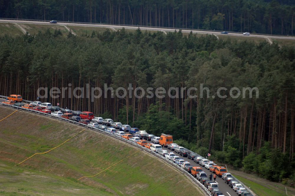 Nuthetal from above - Blick auf das Autobahndreieck Nuthetal (A 10 und A 115) am Tag der Verkehrsfreigabe der Tangente zuim Autobahnkreuz Schönefeld. Das am stärksten befahrene Autobahnteilstück Brandenburgs wurde für 34 Millionen Euro umgebaut. Teilnehmer der Zeremonie sind der Bundesminister für Verkehr, Bau und Stadtentwicklung, Wolfgang Tiefensee, Brandenburgs Ministerpräsident Matthias Platzeck und Infrastrukturminister Reinhold Dellmann sowie der Vorstandsvorsitzende des Landesbetriebes Straßenwesen Brandenburg, Hans-Reinhard Reuter. Beteiligte Firmen sind u.a. die SchüßlerPlan Ingenieurgesellschaft, EUROVIA und BERGER.