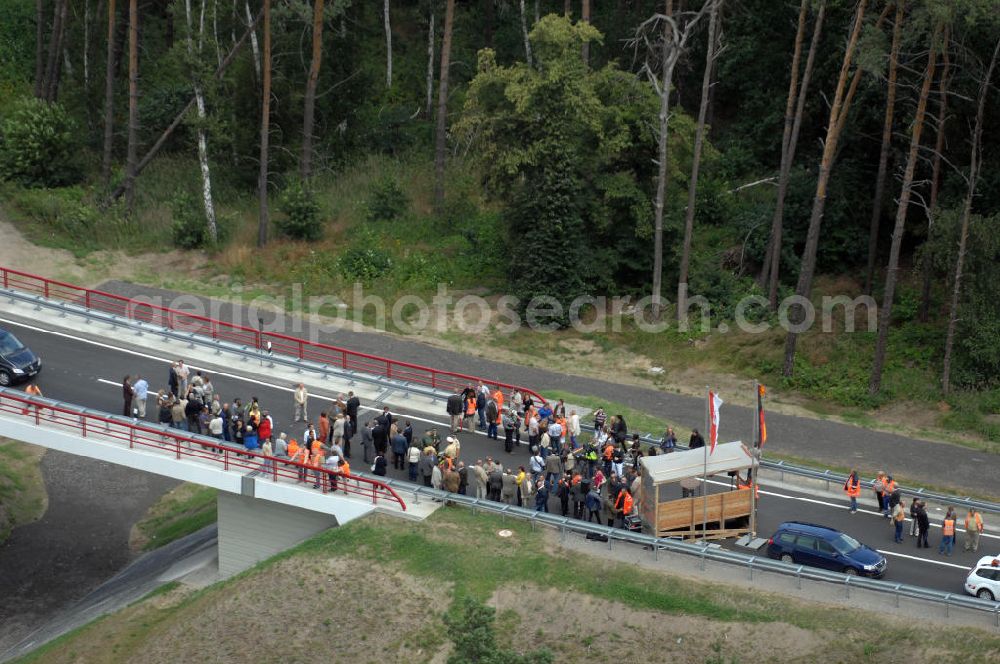 Nuthetal from the bird's eye view: Blick auf das Autobahndreieck Nuthetal (A 10 und A 115) am Tag der Verkehrsfreigabe der Tangente zuim Autobahnkreuz Schönefeld. Das am stärksten befahrene Autobahnteilstück Brandenburgs wurde für 34 Millionen Euro umgebaut. Teilnehmer der Zeremonie sind der Bundesminister für Verkehr, Bau und Stadtentwicklung, Wolfgang Tiefensee, Brandenburgs Ministerpräsident Matthias Platzeck und Infrastrukturminister Reinhold Dellmann sowie der Vorstandsvorsitzende des Landesbetriebes Straßenwesen Brandenburg, Hans-Reinhard Reuter. Beteiligte Firmen sind u.a. die SchüßlerPlan Ingenieurgesellschaft, EUROVIA und BERGER.