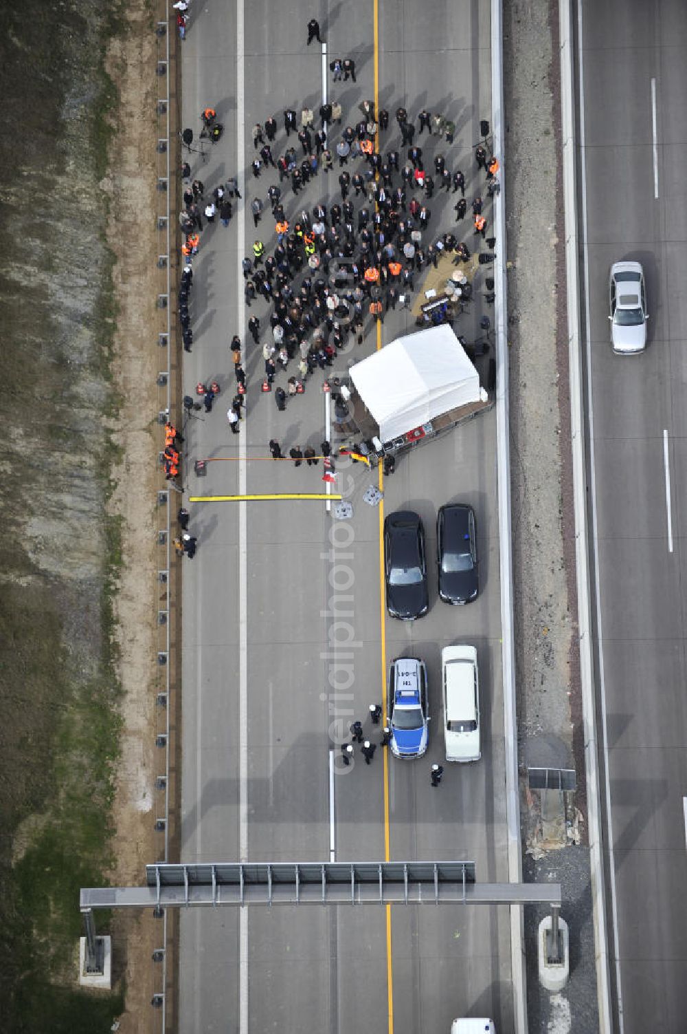 Eisenach from above - Blick auf die Verkehrsfreigabe der sechsstreifig, neugebauten Umfahrung der Hörselberge im Zuge der A 4 Verlegung. Der Ausbau der A 4 konnte als erstes von vier ÖPP-Pilotprojekten durch eine ARGE um die EUROVIA VBU fertig gestellt werden.