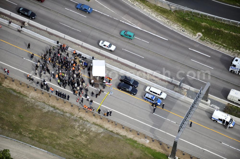 Aerial image EISENACH - Blick auf die Verkehrsfreigabe der sechsstreifig, neugebauten Umfahrung der Hörselberge im Zuge der A 4 Verlegung. Der Ausbau der A 4 konnte als erstes von vier ÖPP-Pilotprojekten durch eine ARGE um die EUROVIA VBU fertig gestellt werden. DEGES