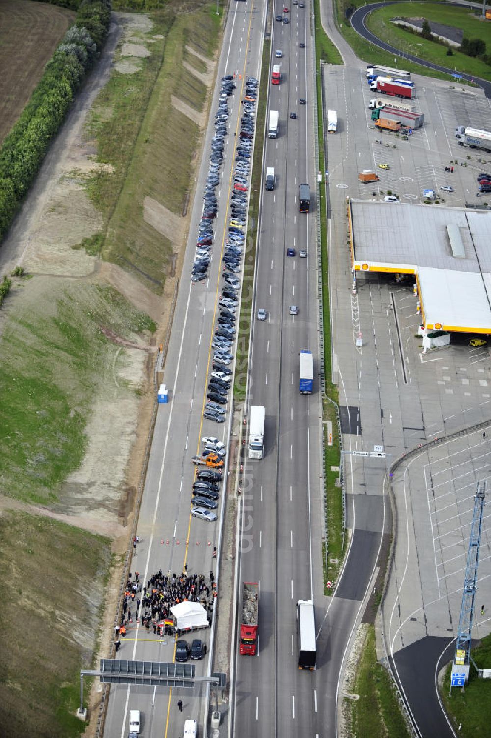 Aerial photograph EISENACH - Blick auf die Verkehrsfreigabe der sechsstreifig, neugebauten Umfahrung der Hörselberge im Zuge der A 4 Verlegung. Der Ausbau der A 4 konnte als erstes von vier ÖPP-Pilotprojekten durch eine ARGE um die EUROVIA VBU fertig gestellt werden. DEGES