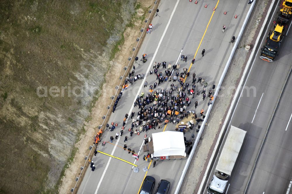 EISENACH from the bird's eye view: Blick auf die Verkehrsfreigabe der sechsstreifig, neugebauten Umfahrung der Hörselberge im Zuge der A 4 Verlegung. Der Ausbau der A 4 konnte als erstes von vier ÖPP-Pilotprojekten durch eine ARGE um die EUROVIA VBU fertig gestellt werden. DEGES