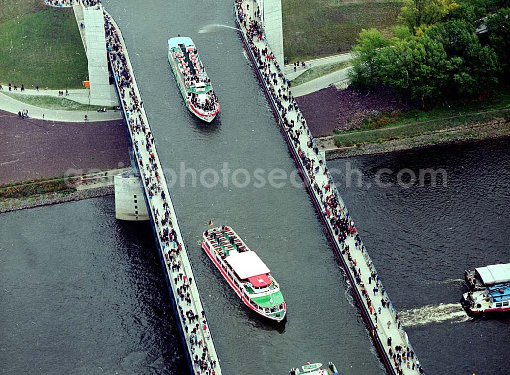 Aerial image Hohenwarthe / Sachsen-Anhalt - Verkehrsfreigabe des Wasserstraßenkreuzes Magdeburg entlang der Kanalbrücke vom Mittellandkanal zum Elbe-Havel-Kanal über die Elbe bei Hohenwarthe in Sachsen-Anhalt.