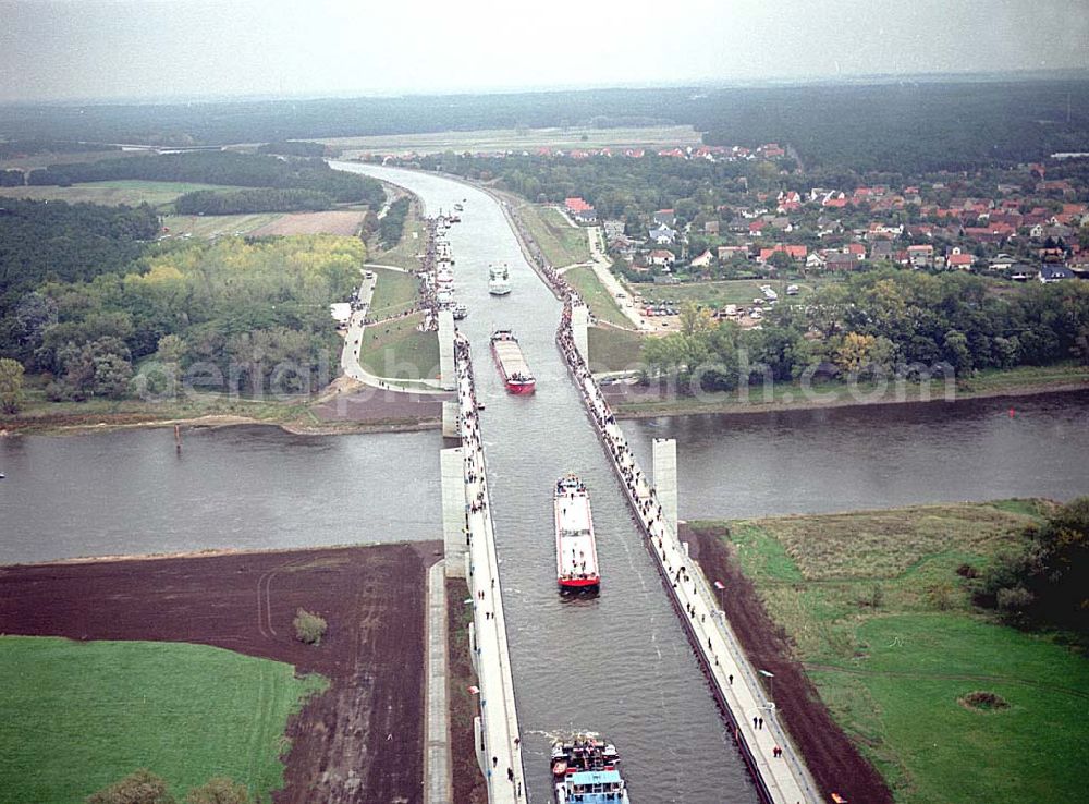 Hohenwarthe / Sachsen-Anhalt from the bird's eye view: Verkehrsfreigabe des Wasserstraßenkreuzes Magdeburg entlang der Kanalbrücke vom Mittellandkanal zum Elbe-Havel-Kanal über die Elbe bei Hohenwarthe in Sachsen-Anhalt.