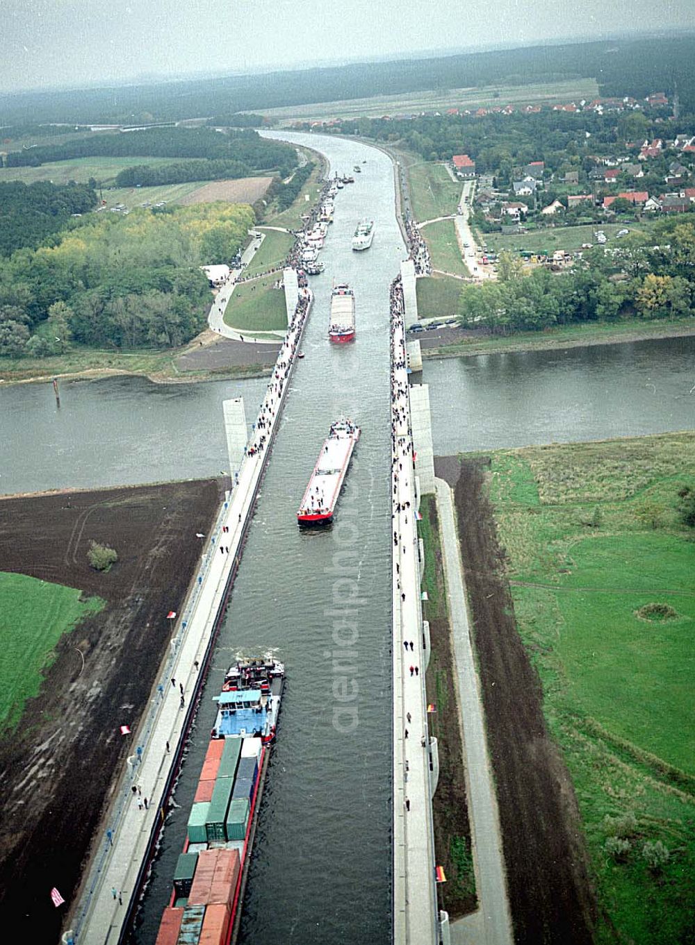 Aerial image Hohenwarthe / Sachsen-Anhalt - Verkehrsfreigabe des Wasserstraßenkreuzes Magdeburg entlang der Kanalbrücke vom Mittellandkanal zum Elbe-Havel-Kanal über die Elbe bei Hohenwarthe in Sachsen-Anhalt.