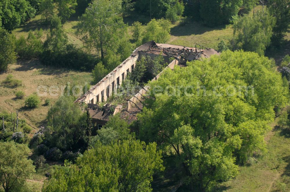 Bernau from above - Blick auf ein verlassenes Kasernengelände in Bernau im Landkreis Barnim von Brandenburg. Das brach liegende Kasernengelände wurde von 1941 bis 1945 von der Deutschen Wehrmacht genutzt. Ab 1945 nutzte die Sowjetarmee die Kaserne, seitdem die Armee 1994 abgezogen wurde steht das Gelände an der Schwanebecker Chaussee leer.