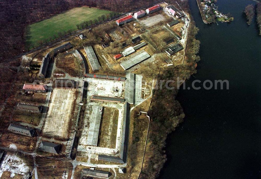 Potsdam / BRB from the bird's eye view: 26.03.1995 verlassene russ. Kaserne bei Potsdam-Cecilienhof