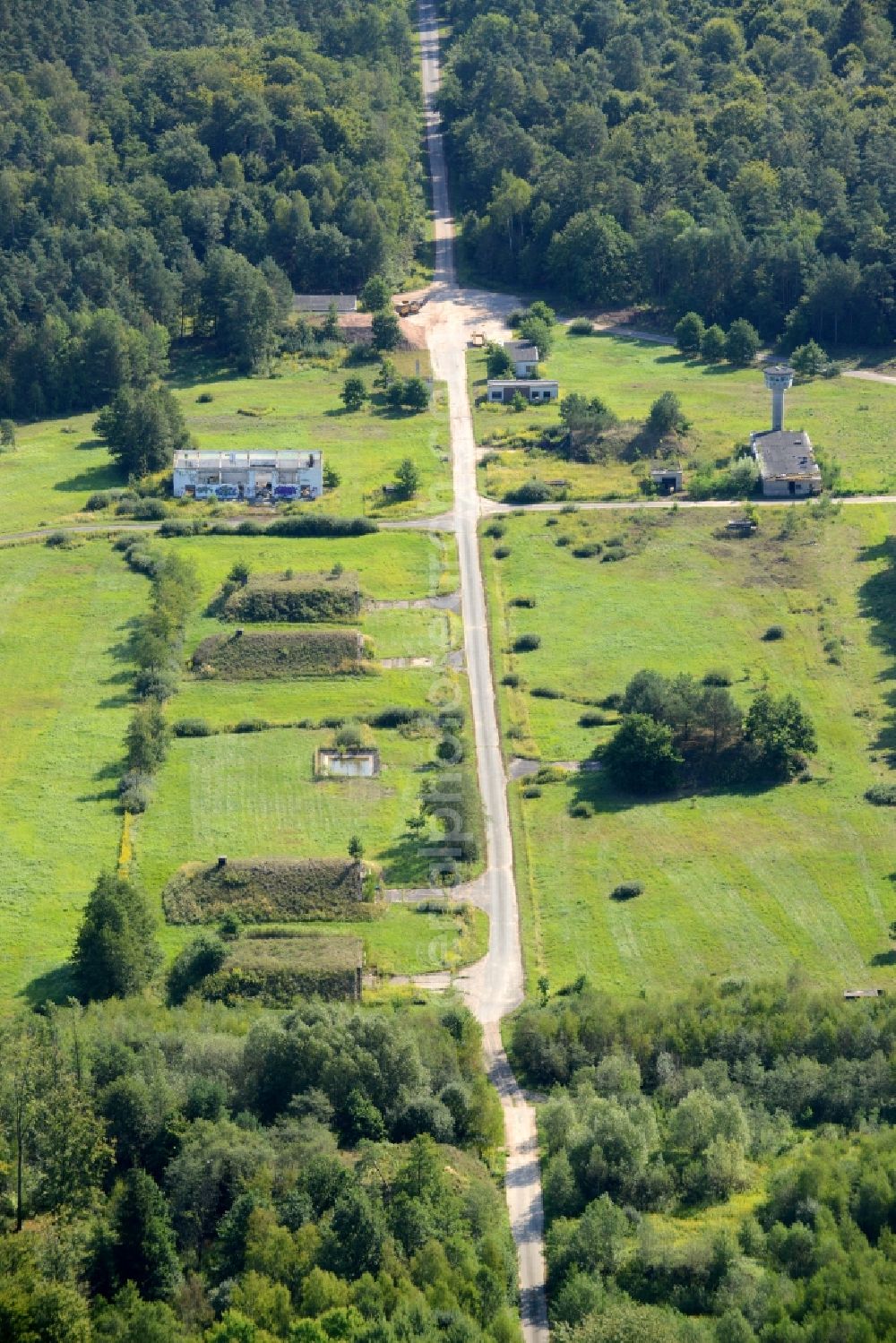 Aerial photograph Breitefeld - Vacant bunker complex and ammunition depots on the former military training ground the British Armed Forces in Breitefeld in the state Hesse