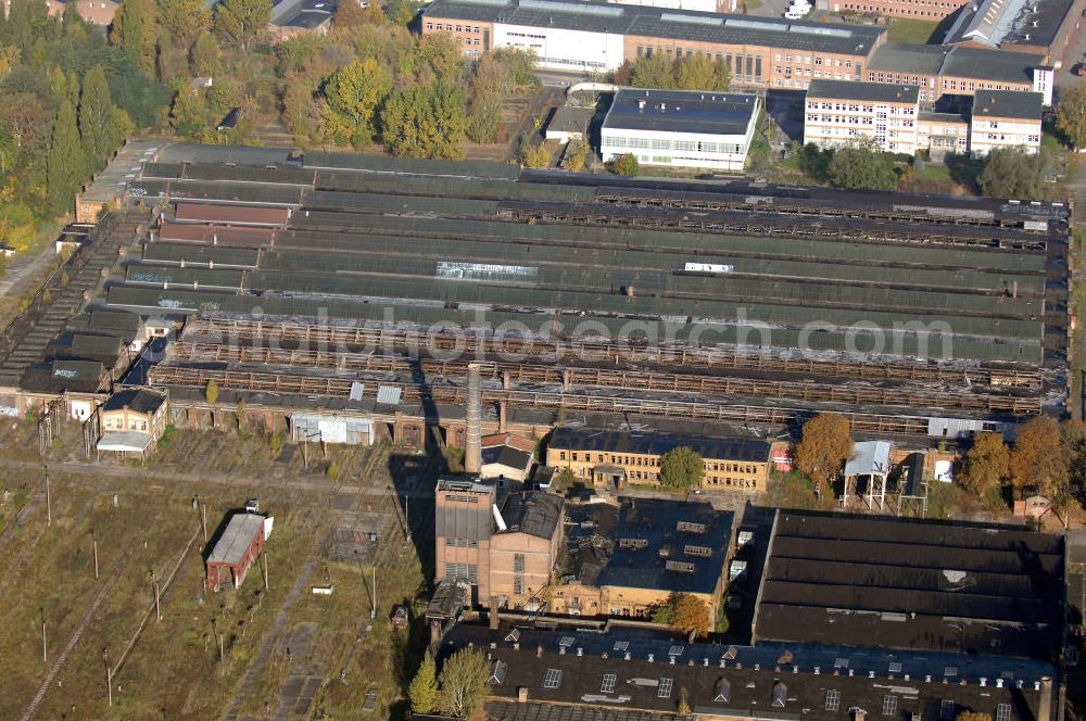 Magdeburg from above - Die Brachflächen auf dem ehemaligen Reichsbahnausbesserungswerk/ RAW Arealen am Lüttgen-Salbker-Weg haben als so genannte Interimsfläche die Funktion, sowohl temporär genutzt zu werden als auch langfristig in Planung mit einbezogen zu werden. Sie sind Puffer für die Stadtentwicklung.