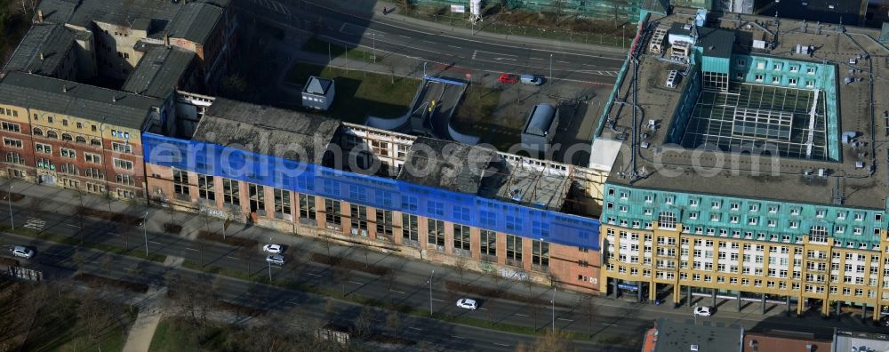 Aerial image Leipzig - View of the abandoned building complex Bugra Messehaus at Gerichtsweg in Leipzig in Saxony. The building was the venue of the book trade and graphics fair in 1914 and was then used as a convention and exhibition center. The building is currently unused and heavily threatened by decay