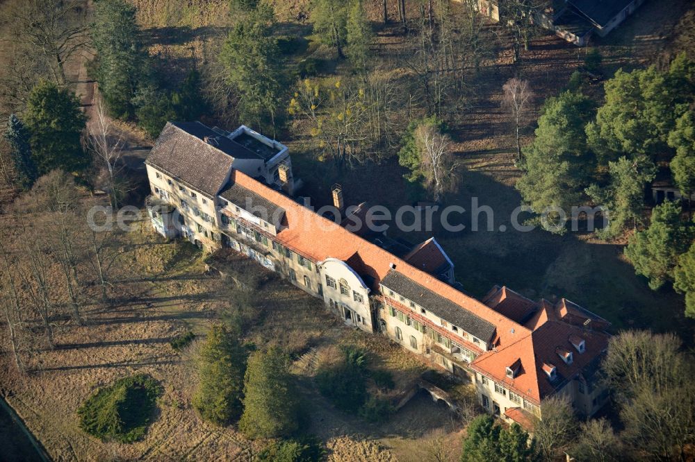 Aerial photograph Stahnsdorf - Abandoned building near the country road L40 in Stahnsdorf in Brandenburg