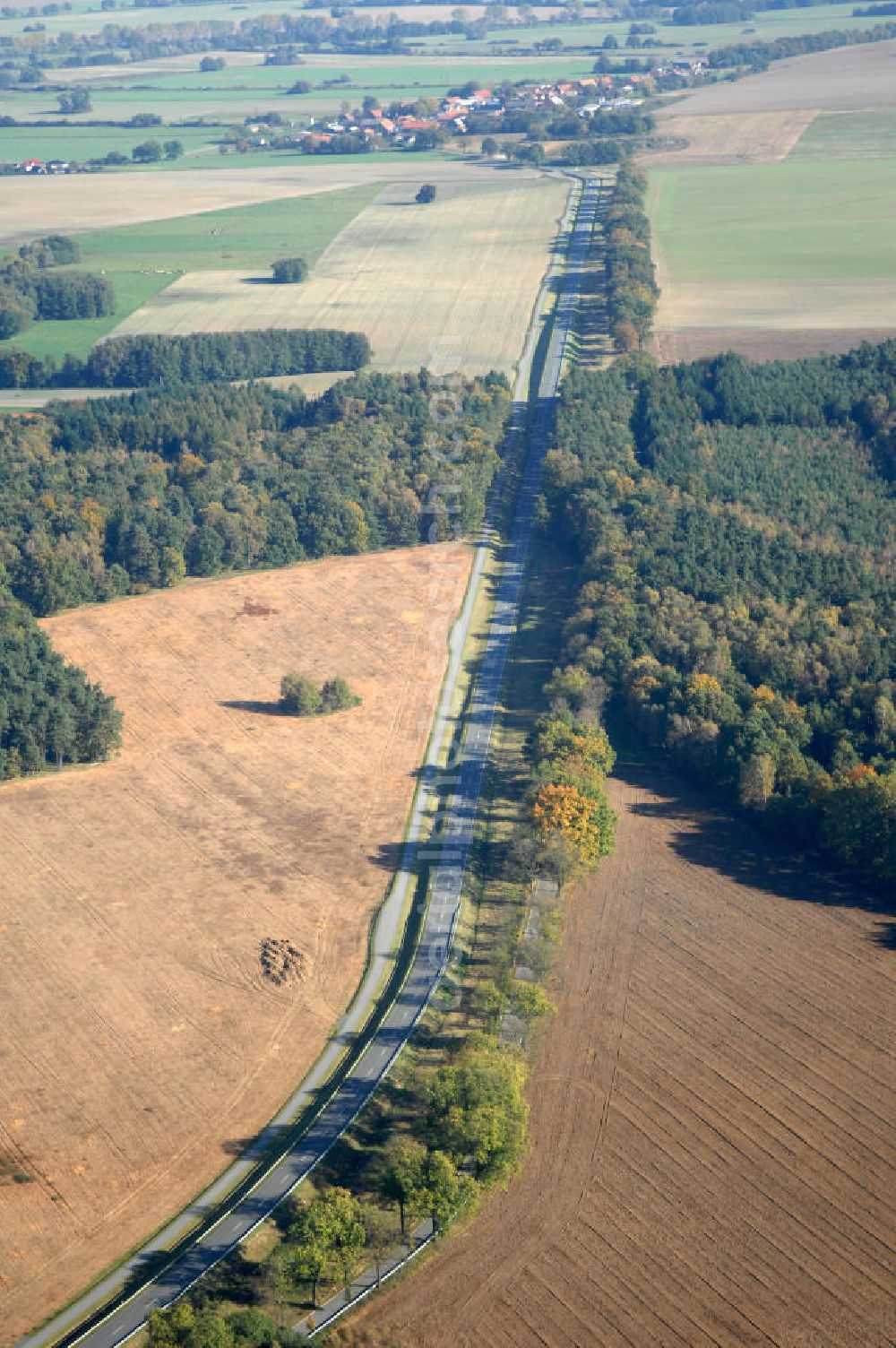 Aerial photograph Groß Pankow - Blick auf die Ortsumgehung Bundesstrasse 189 Groß Pankow. Projektsteuerung: Schüßler-Plan Ingenieurgesellschaft für Bau- und Verkehrswegeplanung mbH.Groß Pankow 14.10.2007 Blick auf die Ortsumgehung Bundesstrasse 189 Groß Pankow. Projektsteuerung: Schüßler-Plan Ingenieurgesellschaft für Bau- und Verkehrswegeplanung mbH.