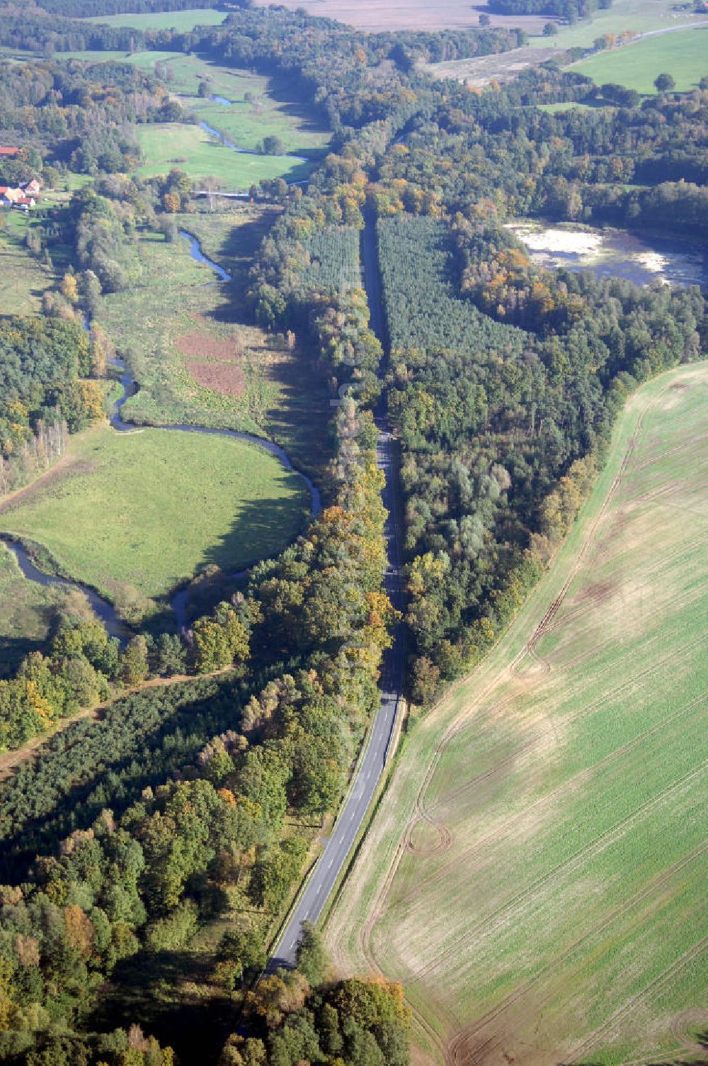 Kreuzburg from the bird's eye view: Blick auf die Ortsumgehung Bundesstrasse 189 Kreuzburg bei Retzin. Projektsteuerung: Schüßler-Plan Ingenieurgesellschaft für Bau- und Verkehrswegeplanung mbH.