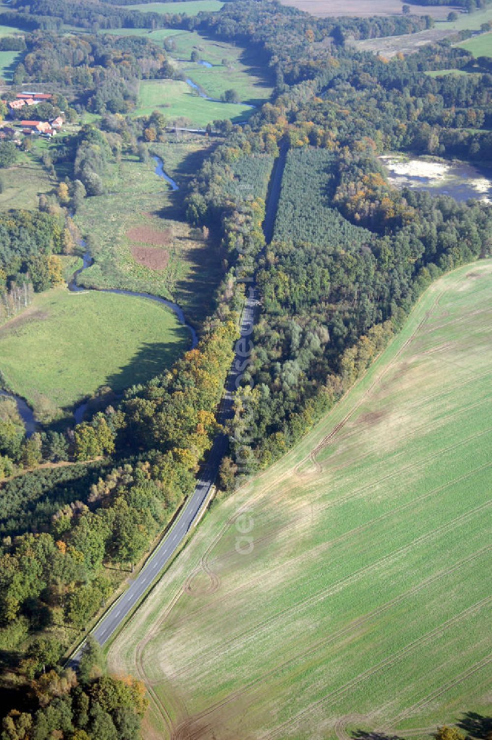 Aerial image Kreuzburg - Blick auf die Ortsumgehung Bundesstrasse 189 Kreuzburg bei Retzin. Projektsteuerung: Schüßler-Plan Ingenieurgesellschaft für Bau- und Verkehrswegeplanung mbH.