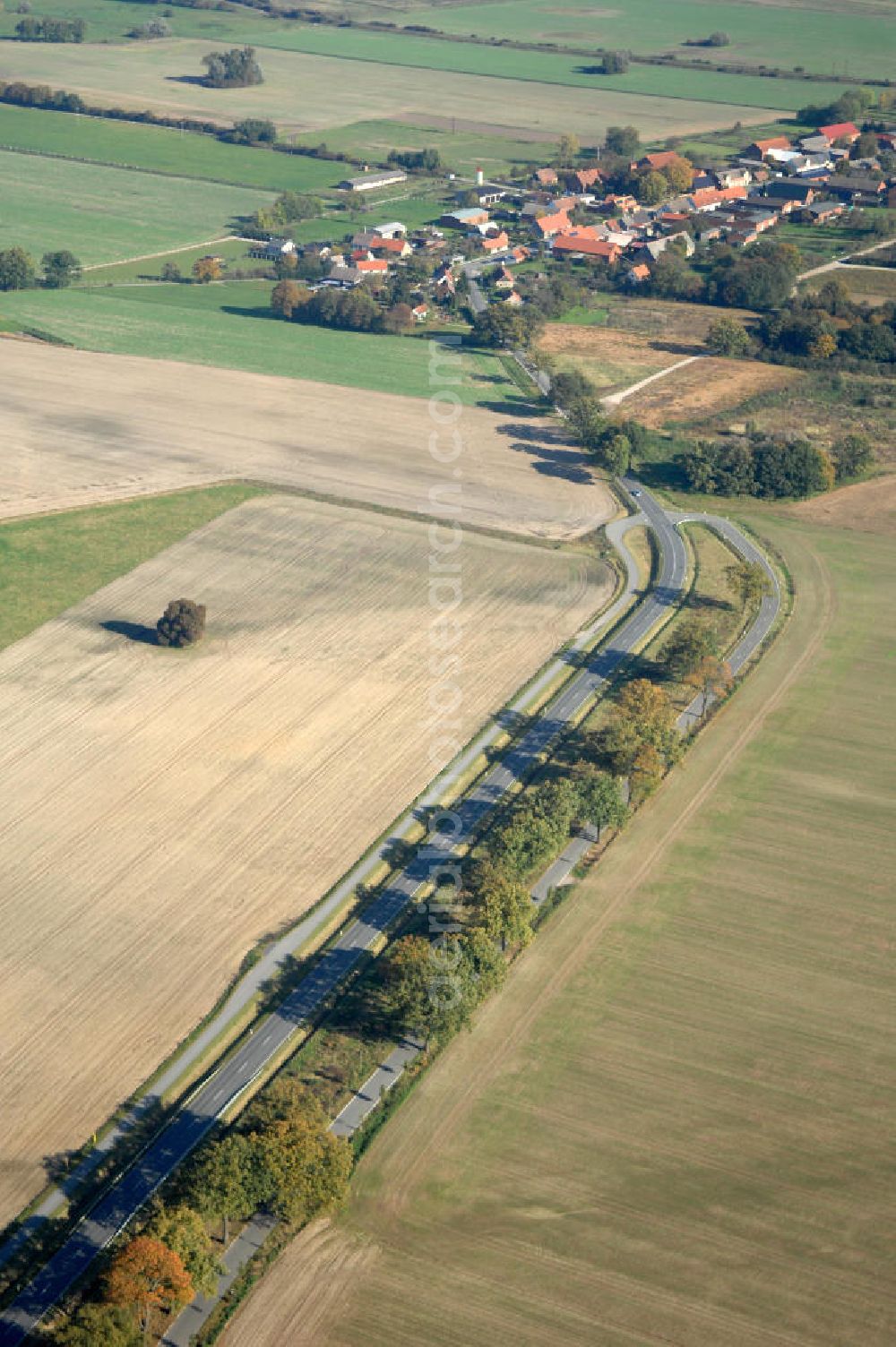 Aerial photograph Kuhbier - Blick auf die Ortsumgehung Bundesstrasse 189 Kuhbier. Projektsteuerung: Schüßler-Plan Ingenieurgesellschaft für Bau- und Verkehrswegeplanung mbH.