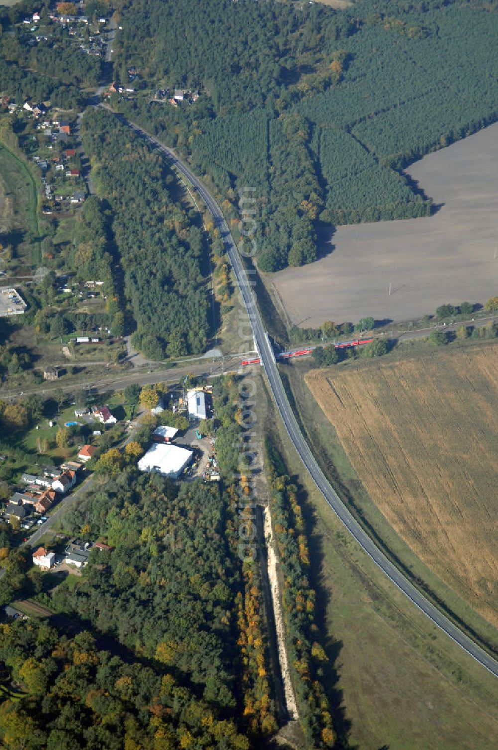 Weisen from the bird's eye view: Blick auf die Ortsumgehung Bundesstrasse 189 Weisen. Projektsteuerung: Schüßler-Plan Ingenieurgesellschaft für Bau- und Verkehrswegeplanung mbH.