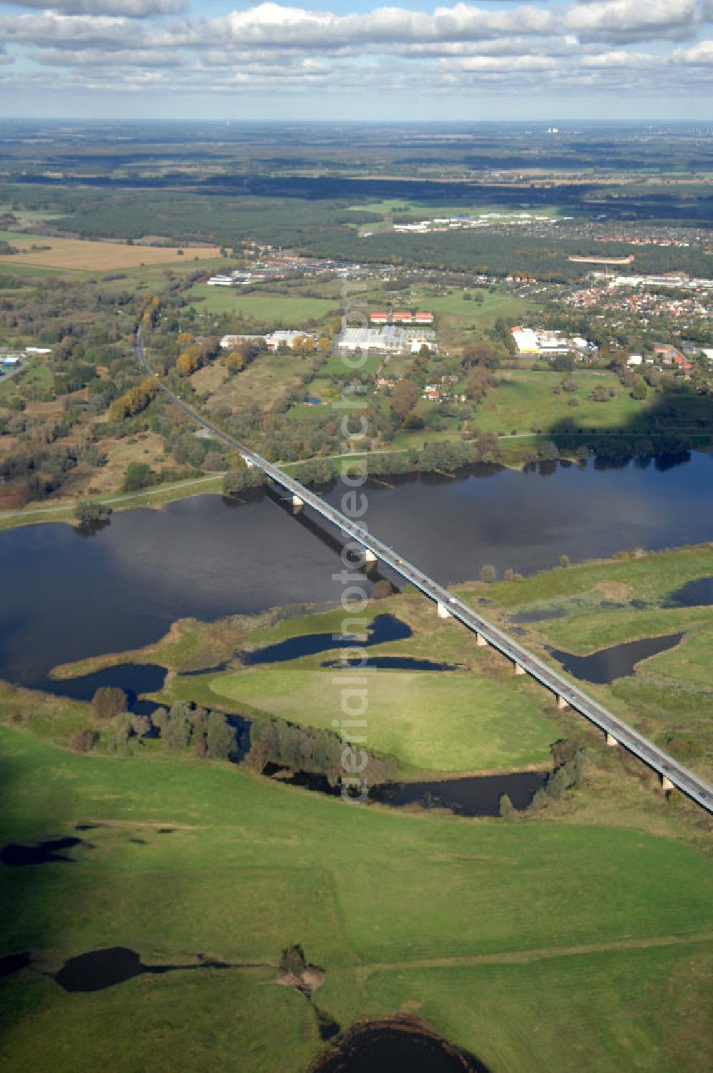 Aerial image Wittenberge - Blick auf die Ortsumgehung Bundesstrasse 189 Elbbrücke Wittenberge. Projektsteuerung: Schüßler-Plan Ingenieurgesellschaft für Bau- und Verkehrswegeplanung mbH.