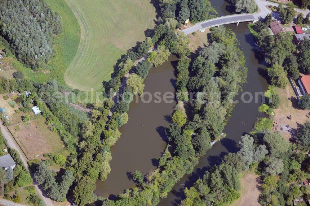 Aerial photograph Rietz-Neuendorf - Course of the river Drahendorfer Spree and bridge in the Neubrueck part of Rietz-Neuendorf in the state of Brandenburg