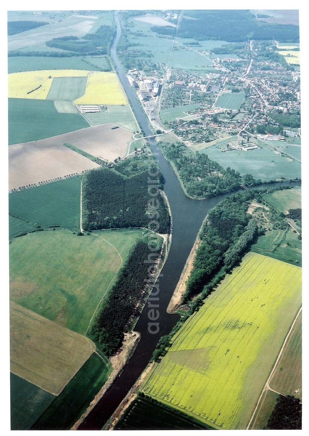 Parey from above - Verlauf des Elbe -Havel - Kanals bei Parey.