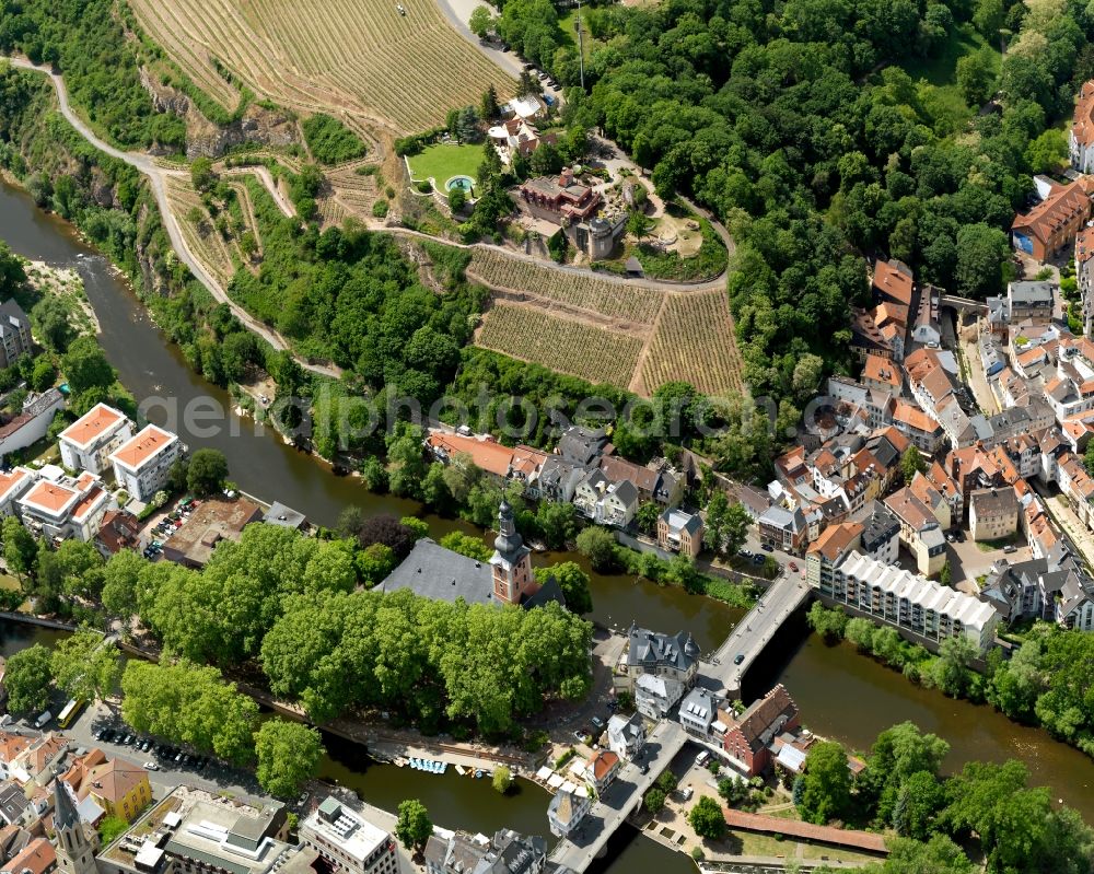 Bad Kreuznach from the bird's eye view: Course of the river Nahe in the West of Bad Kreuznach in the state of Rhineland-Palatinate. Bad Kreuznach is a spa town and county capital and is located on the rivers Nahe and Ellerbach. Apart from historic buildings and parts of the town, there are also several residential areas with multi-family homes and estates. There are several landmarks spread along the river Nahe, especially in the Northwest of the town