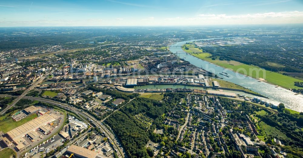 Aerial photograph Duisburg - Wharves and piers with ship loading terminals in the inner harbor duisport along the river Rhine in Duisburg in the state of North Rhine-Westphalia