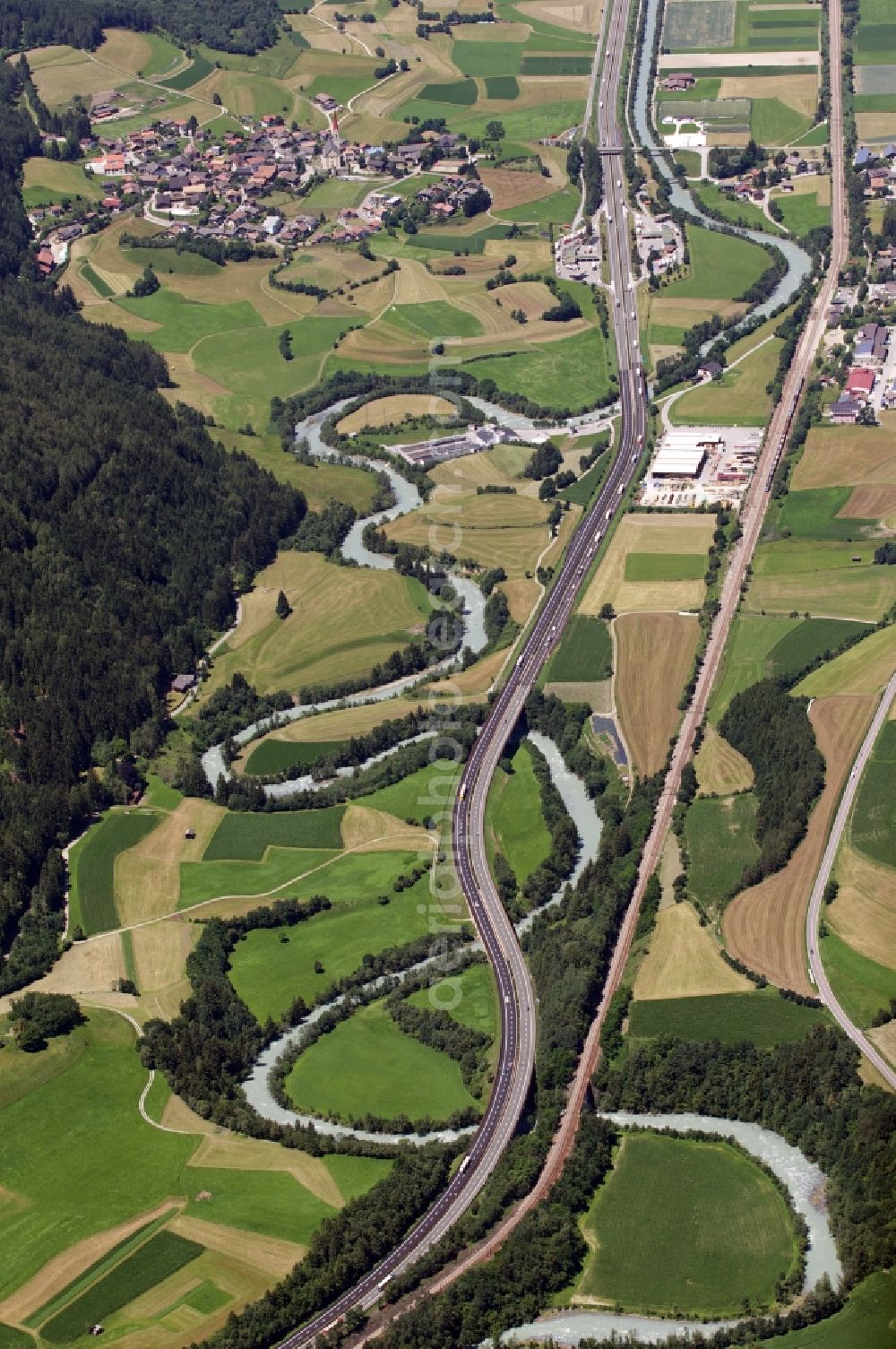 Aerial image Stazione E Zona Artigianale - Course of the the Isarco (german: Eisack) in Stazione E Zona Artigianale in Italy. The Isarco is the second largest river in South Tyrol