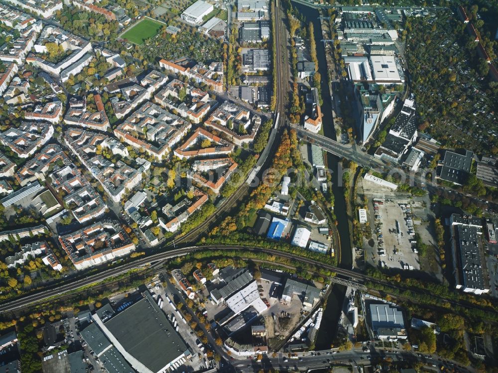 Aerial photograph Berlin - Course of the navy canal of Neukoelln, residential and commercial area in the Sonnenallee region in the district of Neukoelln in Berlin in Germany. Residential estates are located West of the canal on Sonnenallee which crosses the canal