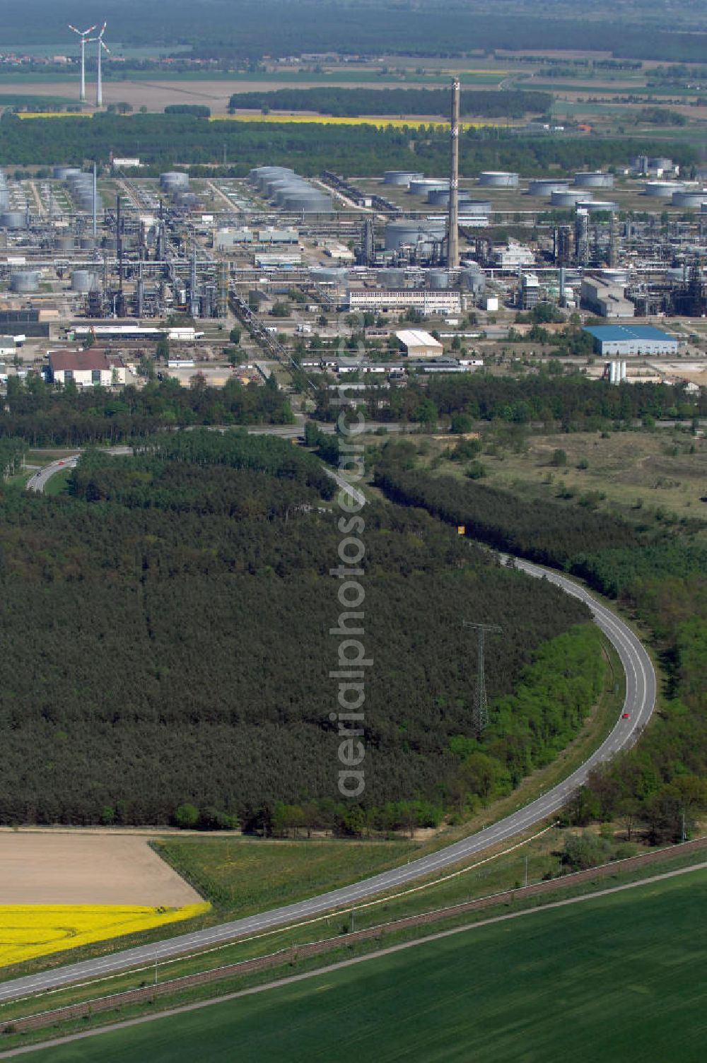 SCHWEDT / ODER from above - Verlauf der Ortsumfahrung der Bundesstrasse B 2 und B166 westlich der Stadtgrenze zu Schwedt / Oder. Landesbetrieb Straßenwesen Brandenburg (