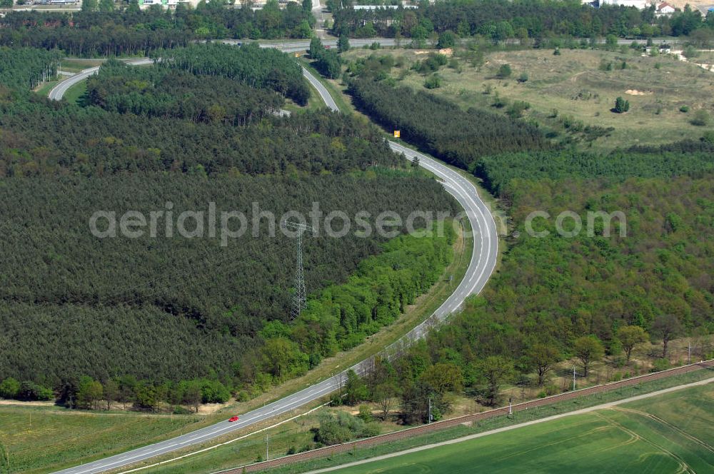 SCHWEDT / ODER from the bird's eye view: Verlauf der Ortsumfahrung der Bundesstrasse B 2 und B166 westlich der Stadtgrenze zu Schwedt / Oder. Landesbetrieb Straßenwesen Brandenburg (