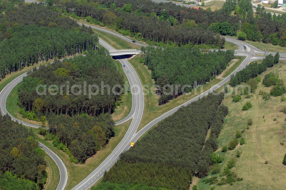 SCHWEDT / ODER from above - Verlauf der Ortsumfahrung der Bundesstrasse B 2 und B166 westlich der Stadtgrenze zu Schwedt / Oder. Landesbetrieb Straßenwesen Brandenburg (