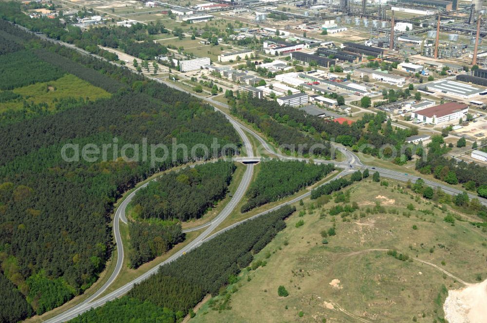 SCHWEDT / ODER from the bird's eye view: Verlauf der Ortsumfahrung der Bundesstrasse B 2 und B166 westlich der Stadtgrenze zu Schwedt / Oder. Landesbetrieb Straßenwesen Brandenburg (