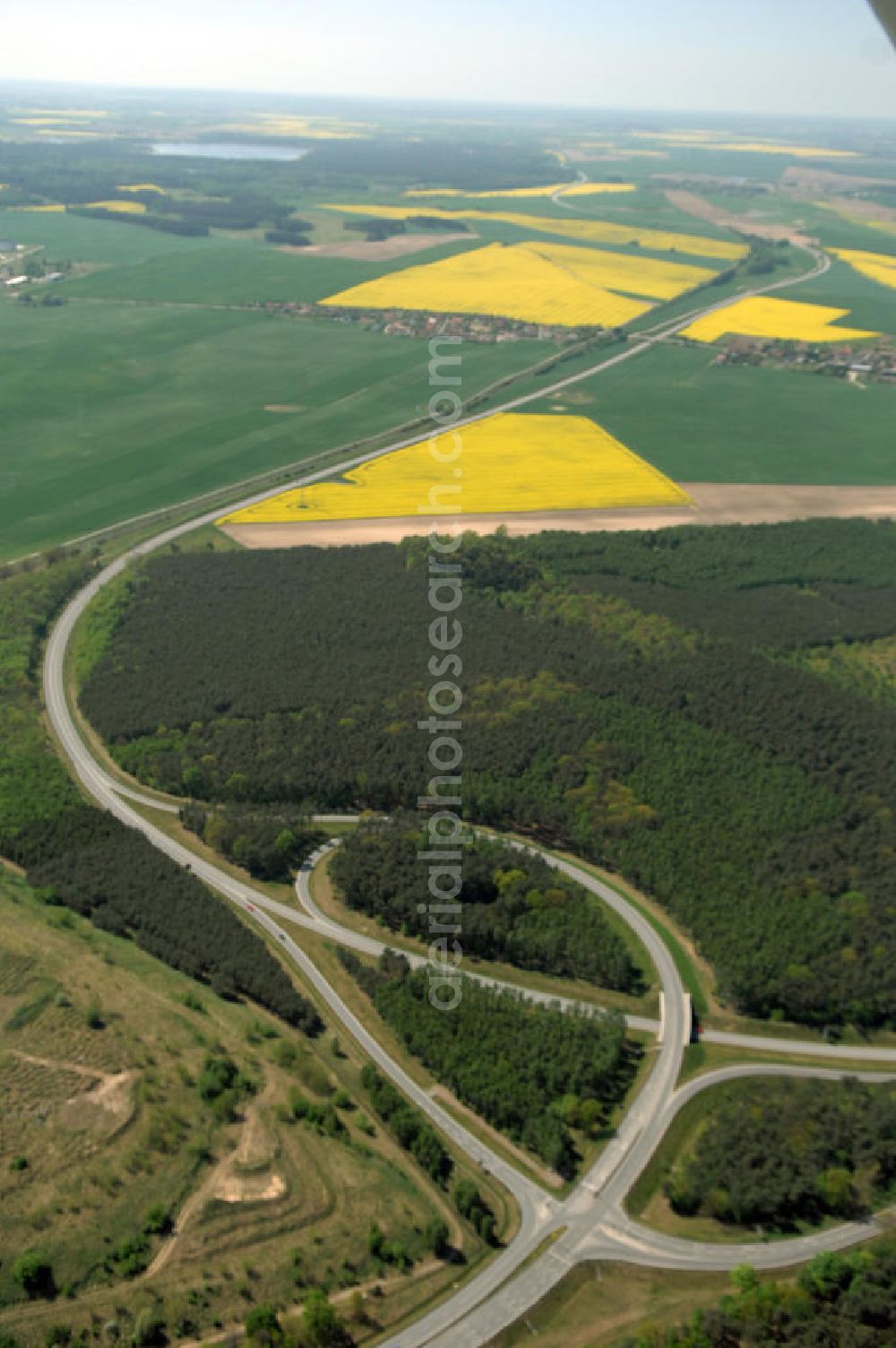 Aerial photograph SCHWEDT / ODER - Verlauf der Ortsumfahrung der Bundesstrasse B 2 und B166 westlich der Stadtgrenze zu Schwedt / Oder. Landesbetrieb Straßenwesen Brandenburg (