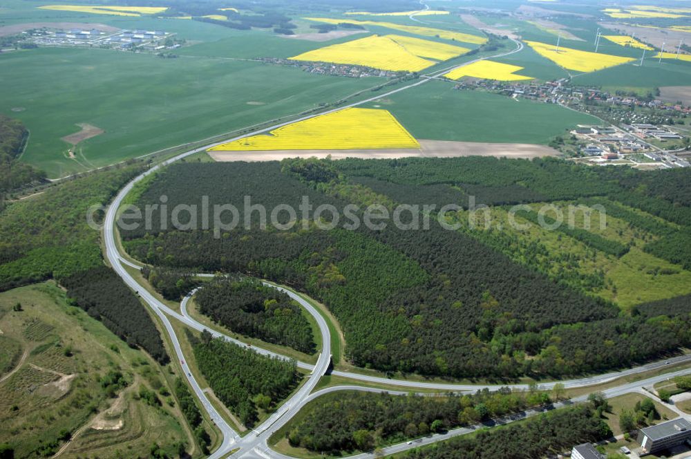 SCHWEDT / ODER from above - Verlauf der Ortsumfahrung der Bundesstrasse B 2 und B166 westlich der Stadtgrenze zu Schwedt / Oder. Landesbetrieb Straßenwesen Brandenburg (