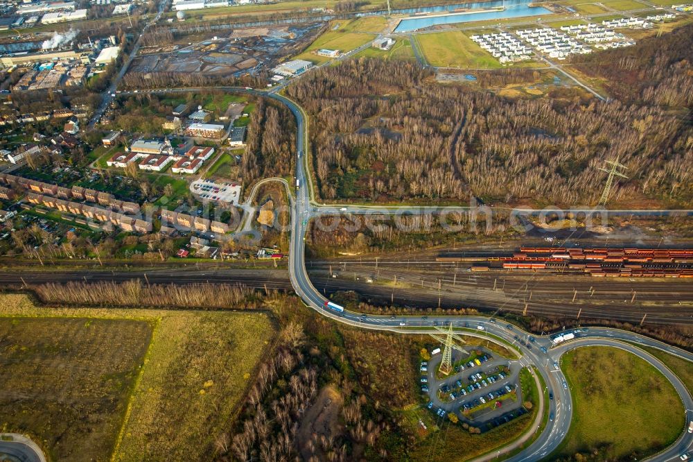 Aerial image Gelsenkirchen - Road over the crossroads Alfred-Zingler-Strasse corner Parallelstrasse in Gelsenkirchen in the state North Rhine-Westphalia