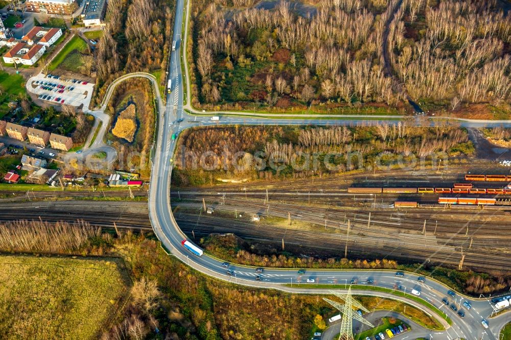 Aerial photograph Gelsenkirchen - Road over the crossroads Alfred-Zingler-Strasse corner Parallelstrasse in Gelsenkirchen in the state North Rhine-Westphalia