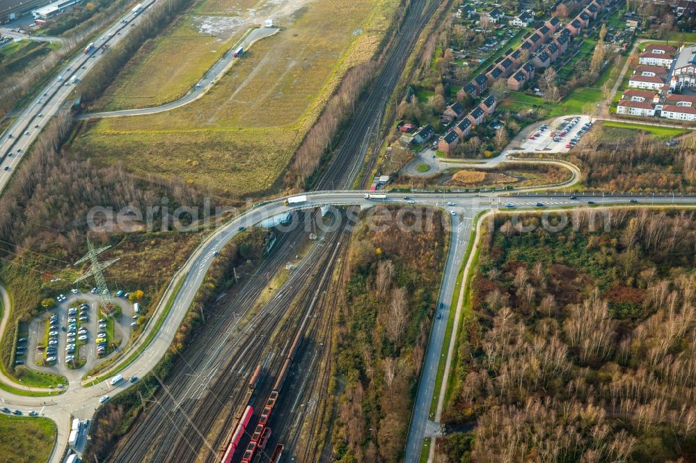 Gelsenkirchen from the bird's eye view: Road over the crossroads Alfred-Zingler-Strasse corner Parallelstrasse in Gelsenkirchen in the state North Rhine-Westphalia