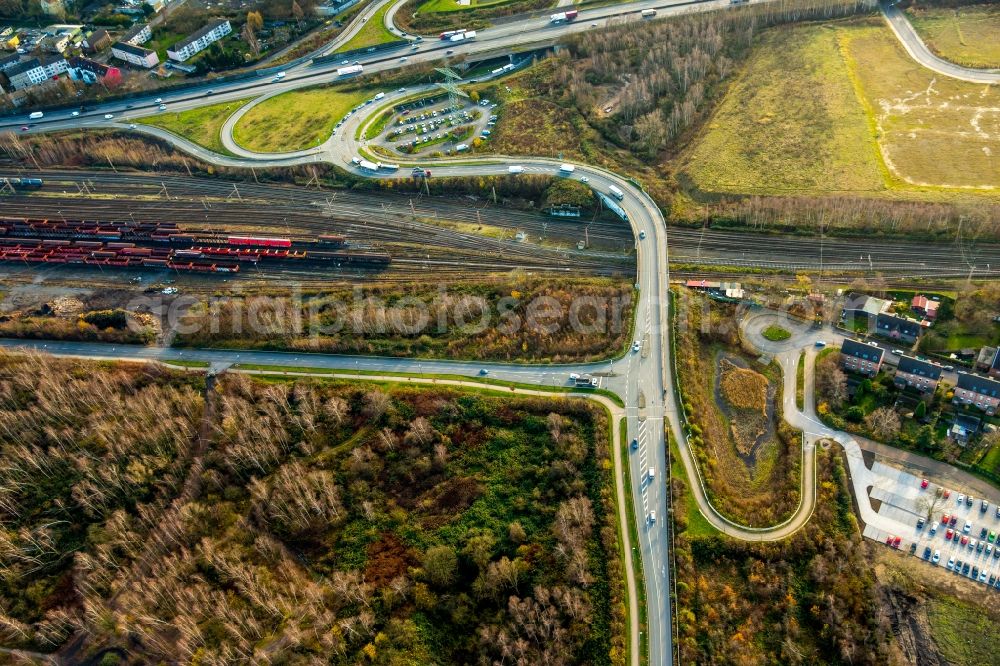 Aerial photograph Gelsenkirchen - Road over the crossroads Alfred-Zingler-Strasse corner Parallelstrasse in Gelsenkirchen in the state North Rhine-Westphalia