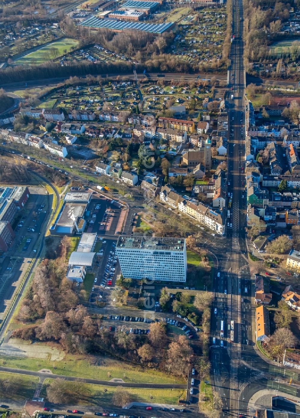 Bochum from above - Course of the crossroads Essener street and Kohlenstrasse in the district of Weitmar in Bochum in the federal state North Rhine-Westphalia