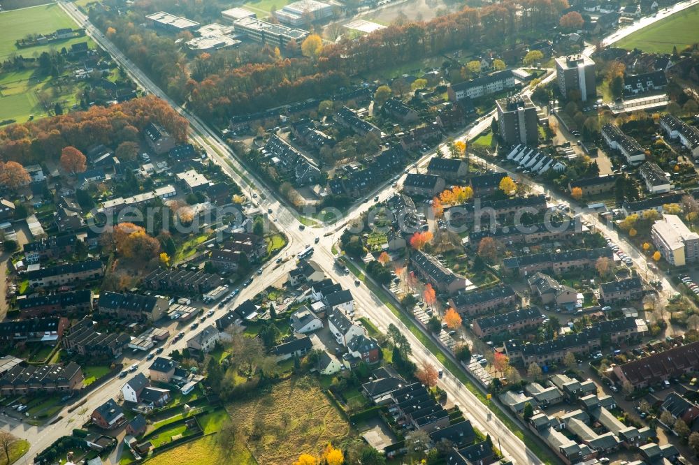 Aerial image Voerde (Niederrhein) - Road over the crossroads Frankfurter Strasse - Rhienstrasse in the district Friedrichsfeld in Voerde (Niederrhein) in the state North Rhine-Westphalia